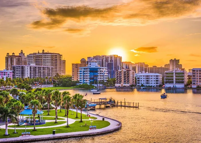 Siesta Key Condo - Beach, Pool & Village Fun!